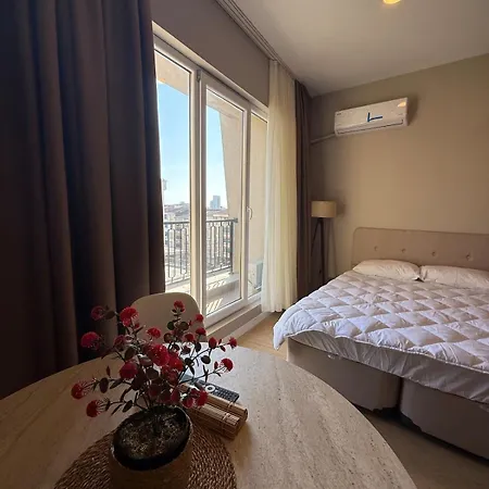 Bright Modern With Balcony *