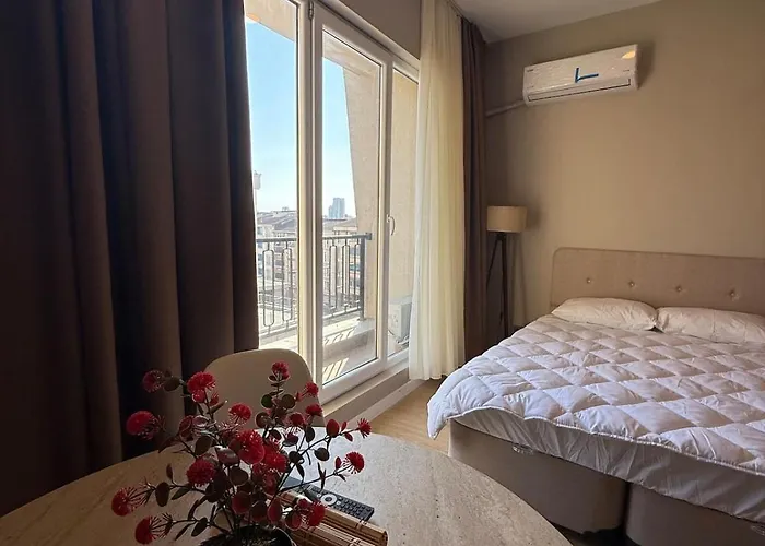 Bright Modern With Balcony *