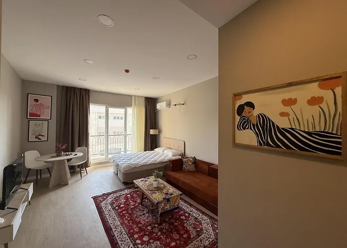 Apartment Bright Modern With Balcony